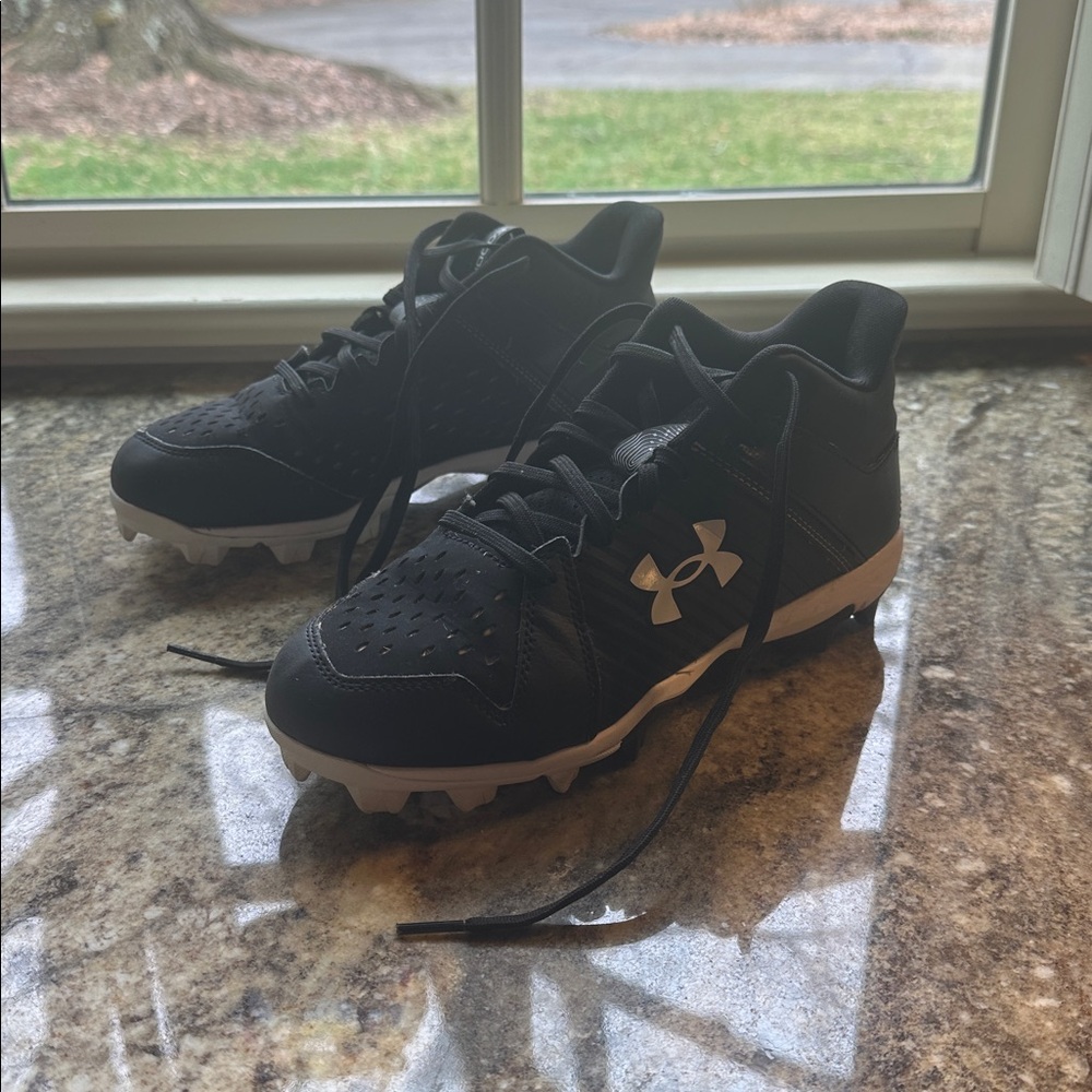 Under Armour Black and White Sports Cleats
